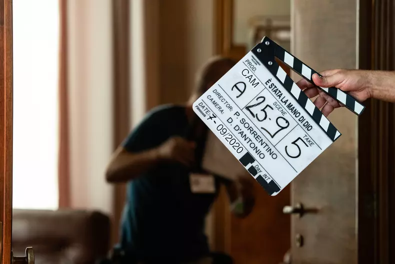 „Mana-lui-Dumnezeu-„The-Hand-of-God-3