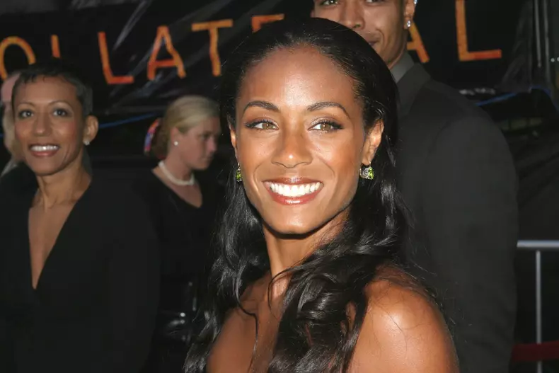 Jada Pinkett Smith, ravisantă într-o rochie roșie de prințesă, la premiera noului „Matrix”