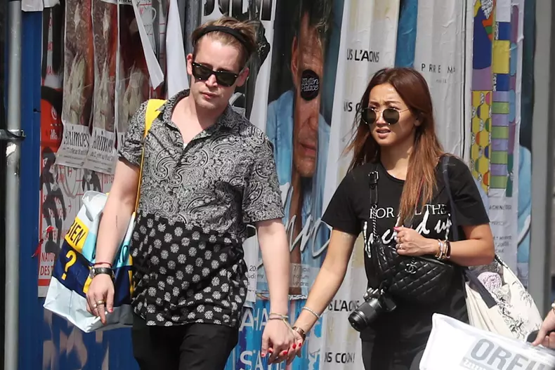 Exclusif - Prix Spécial - No Web - Macaulay Culkin et sa compagne Brenda Song dans les rues de Paris