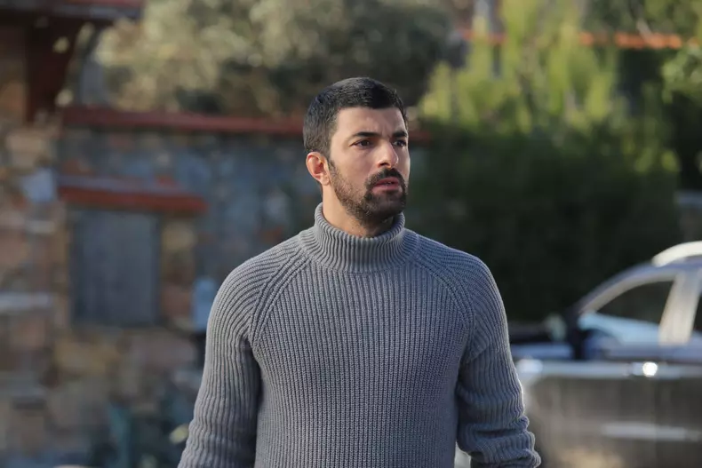 Engin Akyürek din „Fiica ambasadorului” (5)