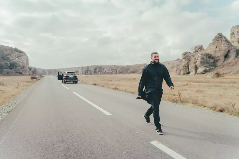 Smiley-Purtat-de-vant-2