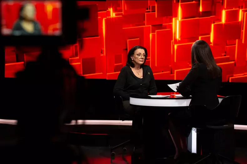 Carmen Tanase la 40 de intrebari cu Denise Rifai (1)