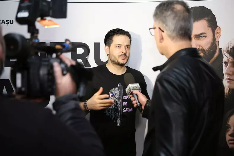 Ce-tinute-au-purtat-vedetele-la-premiera-de-gala-a-„Odata-pentru-totdeauna-filmul-regizat-de-Iura-Luncasu-17