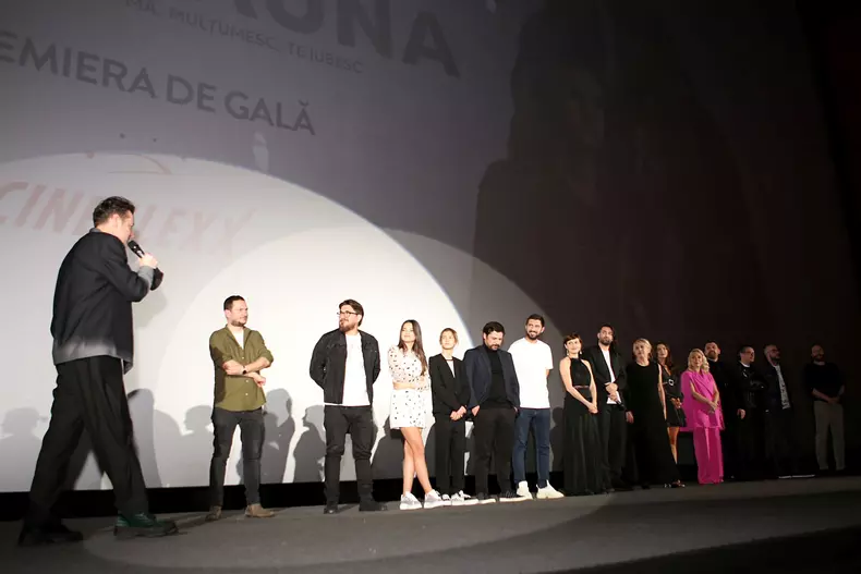 Ce-tinute-au-purtat-vedetele-la-premiera-de-gala-a-„Odata-pentru-totdeauna-filmul-regizat-de-Iura-Luncasu-18