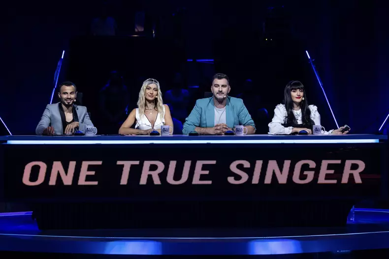 ONE-TRUE-SINGER_jury