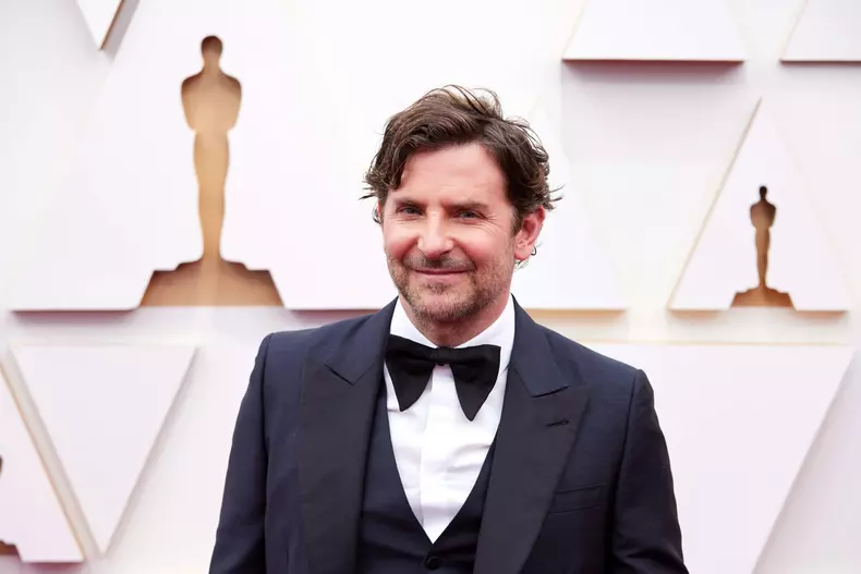 Bradley Cooper, transformare uluitoare pentru noul său film de la Netflix. Primele imagini din „Maestro”