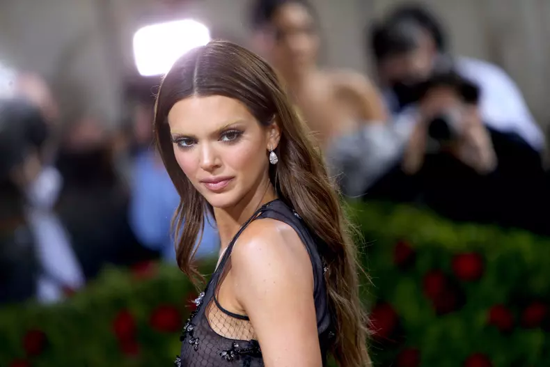 Kendall Jenner fotografiată complet goală. A renunțat la costumul de baie