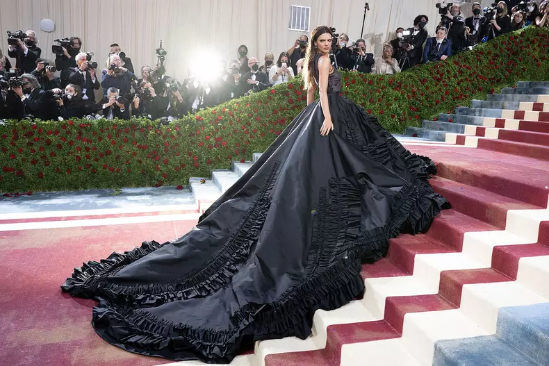 Kendall Jenner fotografiată complet goală. A renunțat la costumul de baie