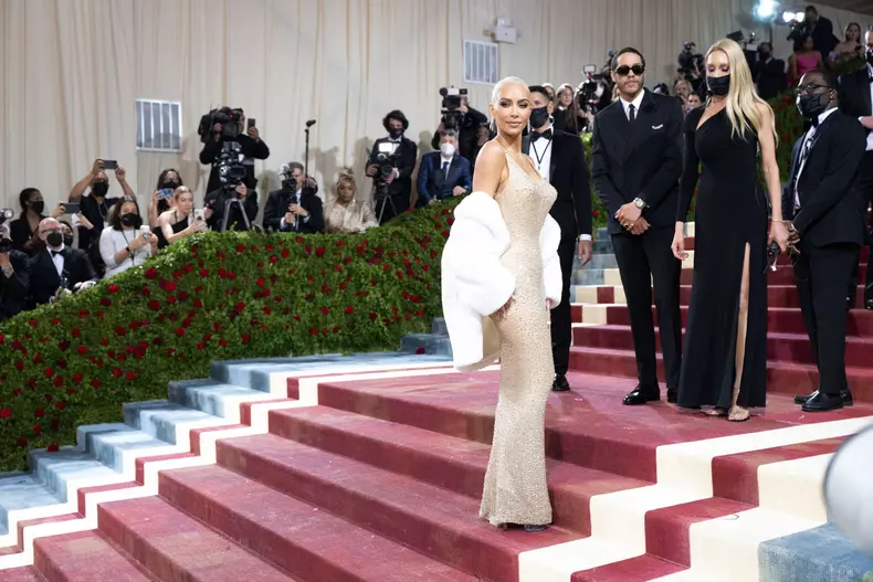 Kim Kardashian a purtat rochia emblematica a lui Marilyn Monroe