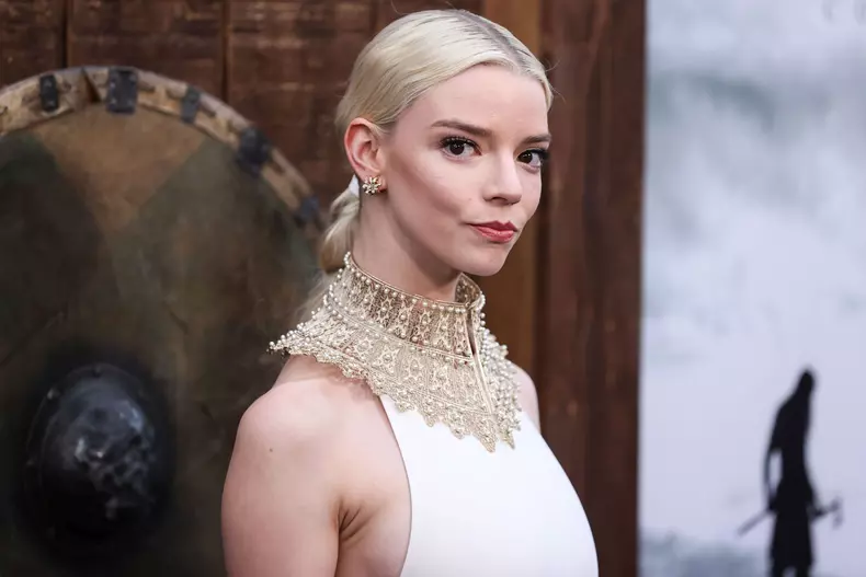 Anya Taylor-Joy s-a căsătorit în mare secret. Cine este soțul actriței din „Gambitul damei”