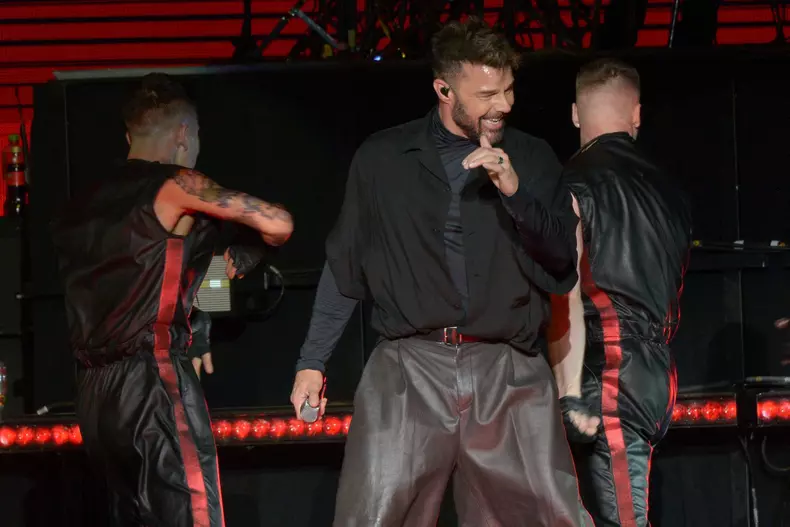 Ricky Martin, prima reacție după ce a primit un ordin de restricție. De ce este acuzat starul