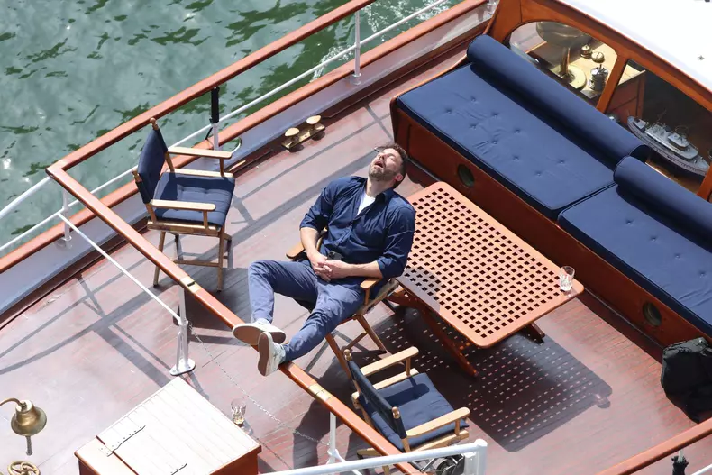 Imagini virale cu Ben Affleck dormind cu gura deschisă în luna de miere. Explicația se află în contractul prenupțial impus de JLo