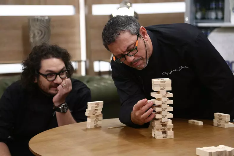 Chefi-la-cutite_Jocuri-de-culise-Jenga