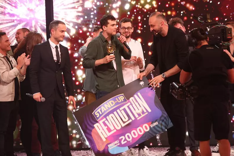 Cine-este-castigatorul-„Stand-Up-Revolution-2022-2
