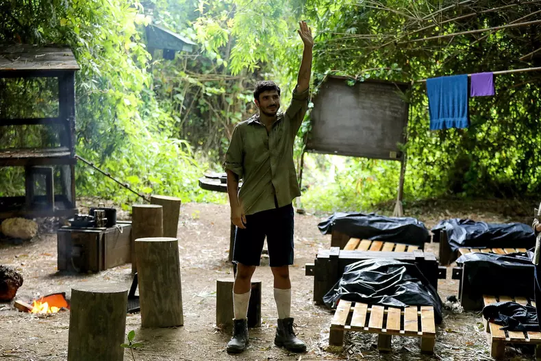 Alex-Bogdan-Sunt-celebru-scoate-ma-de-aici-3