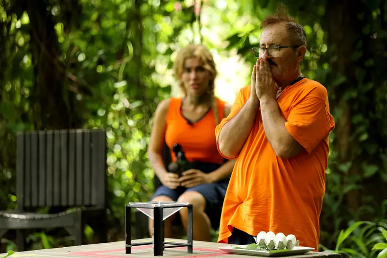 Cornel-Palade-Sunt-celebru-scoate-ma-de-aici