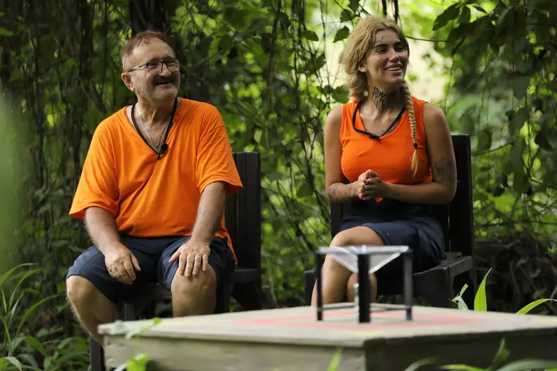 Cornel-Palade-si-Bia-Khalifa-Sunt-celebru-scoate-ma-de-aici