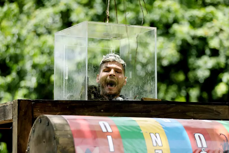 Sunt-celebru-scoate-ma-de-aici-ep.-1-5-1