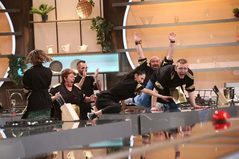 Echipa-lui-Catalin-Scarlatescu-castigatoare-1