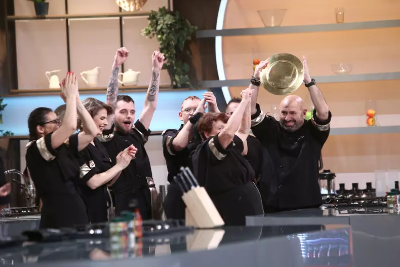 Echipa-lui-Scarlatescu-castigatoare-1