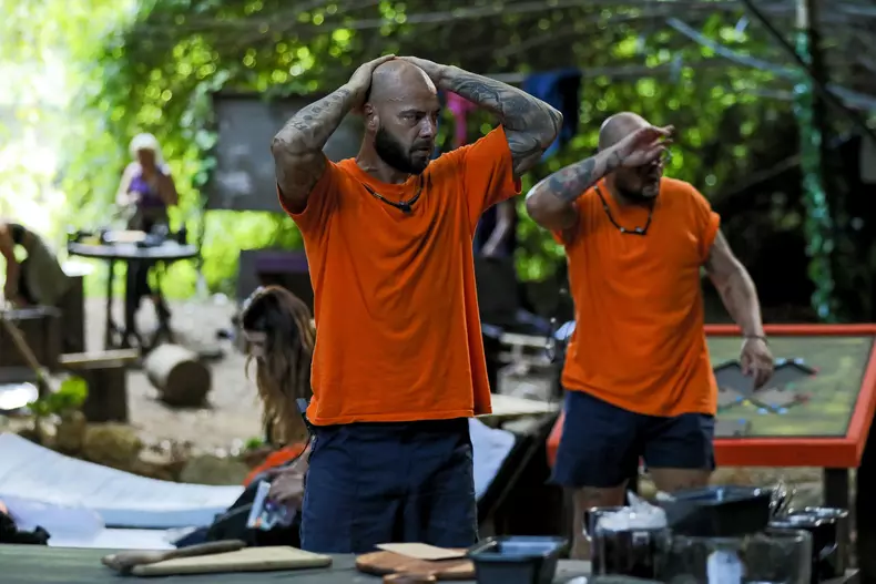 Sunt celebru, scoate-ma de aici! (2)