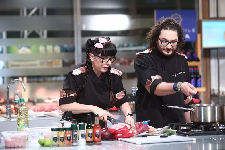 Chefi la cuțite, 23 noiembrie 2022. Următorul battle duce echipele într-o călătorie culinară prin 9 țări