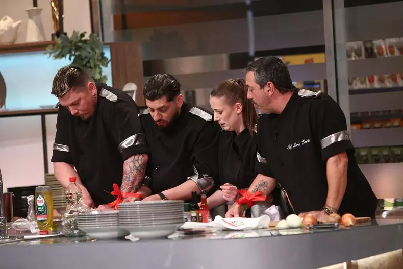 Cine este concurentul eliminat de la „Chefi la cuțite”, 1 noiembrie 2022. Emoțiile au fost copleșitoare