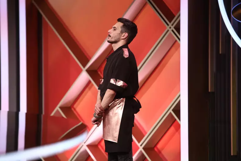 cine-este-concurentul-eliminat-de-la-chefi-la-cutite-16-noiembrie-2022-2