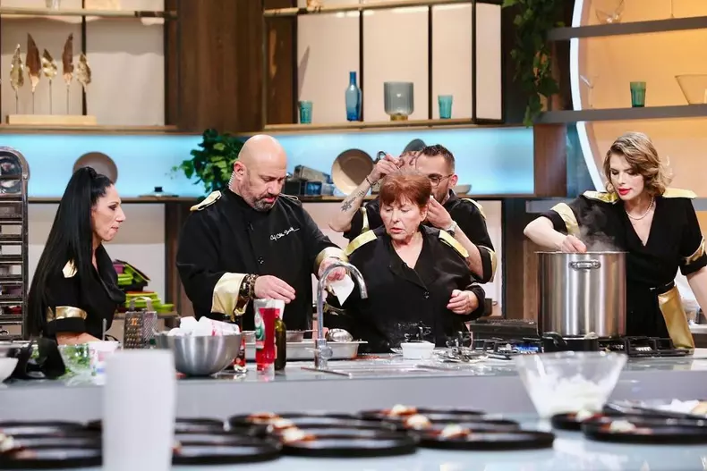 cine-este-concurentul-eliminat-de-la-chefi-la-cutite-31-octombrie-2022.-nu-mai-merg-in-bucatarie-ca-mi-e-rusine-1