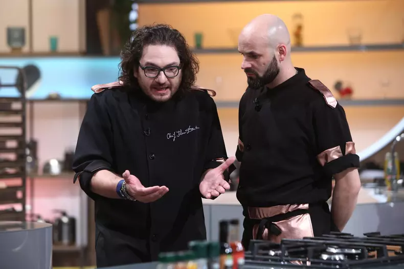 cine-este-concurentul-eliminat-de-la-chefi-la-cutite-8-noiembrie-2022.-1