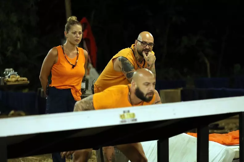 roxana-nemes-eliminata-de-la-sunt-celebru-scoate-ma-de-aici.-4