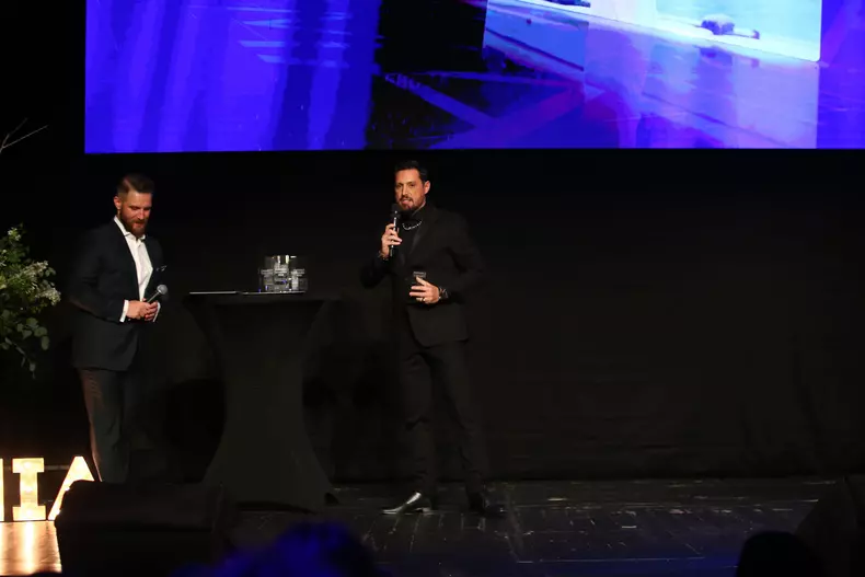 „Survivor-Romania-a-castigat-premiul-TVMania-pentru-„Cel-mai-bun-reality-show-cu-celebritati.-Ce-a-declarat-Daniel-Pavel-2