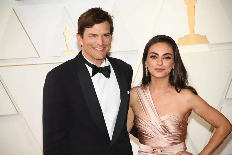 Ashton Kutcher, despre boala rară care i-a pus viața în pericol. Cum l-a sprijinit Mila Kunis