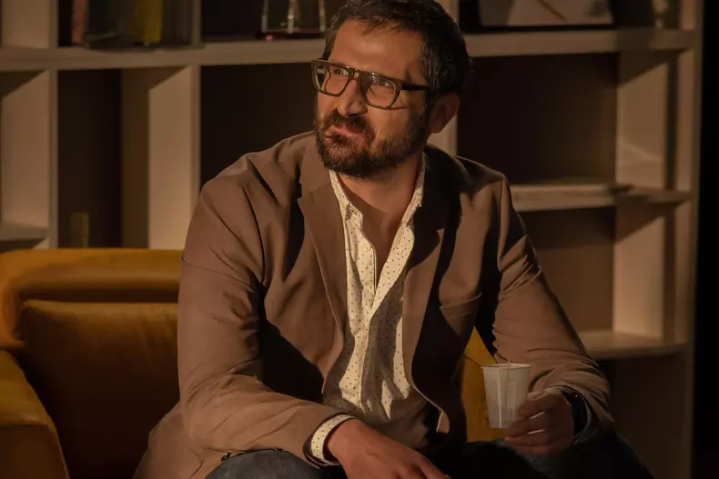 „Love Sorry”, noul film de comedie regizat de Iura Luncașu, este disponibil pe Netflix