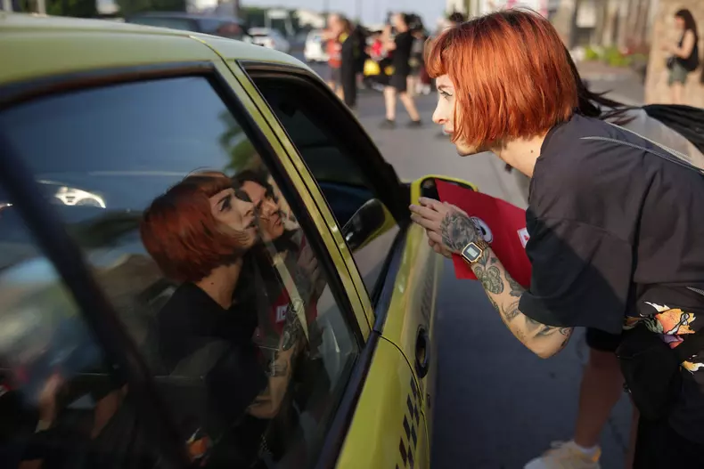 america-express_bie-adam-si-mama-ei