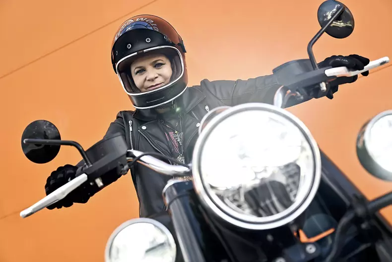 Anca Sigartău, schimbare radicală de look pentru rolul El Capitan din Lia – Soţia soţului meu (1)