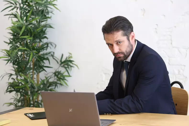 Cine este Alecsandru Dunaev, noul actor din distribuția „Lia”