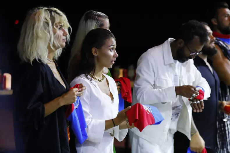 Reactii-anunt-Taino-1