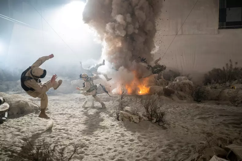 Firefly Lane. Episode 202 of Firefly Lane. Cr. Diyah Pera/Netflix © 2022