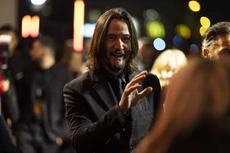 Keanu Reeves, viral pe internet. Gestul uluitor făcut de actor după ce a fost cerut în căsătorie la premiera noului „John Wick 4”