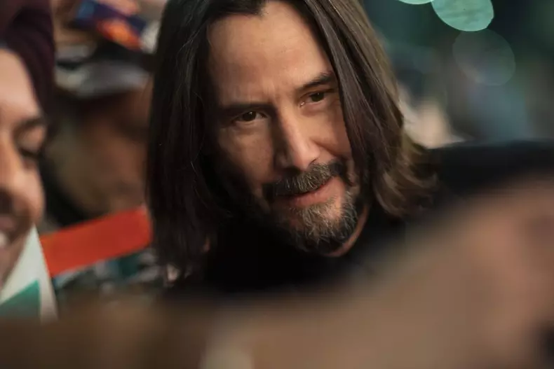 Keanu Reeves, viral pe internet. Gestul uluitor făcut de actor după ce a fost cerut în căsătorie la premiera noului „John Wick 4”