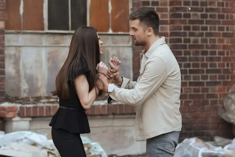 marian-olteanu-si-theo-rose-in-clanul