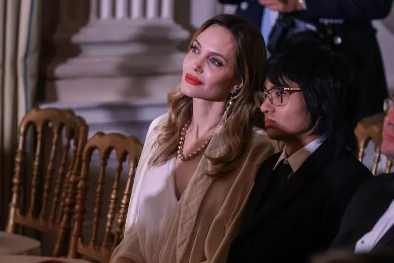 Angelina Jolie, apariție spectaculoasă la o recepție organizată la Casa Albă. Cine a însoțit-o