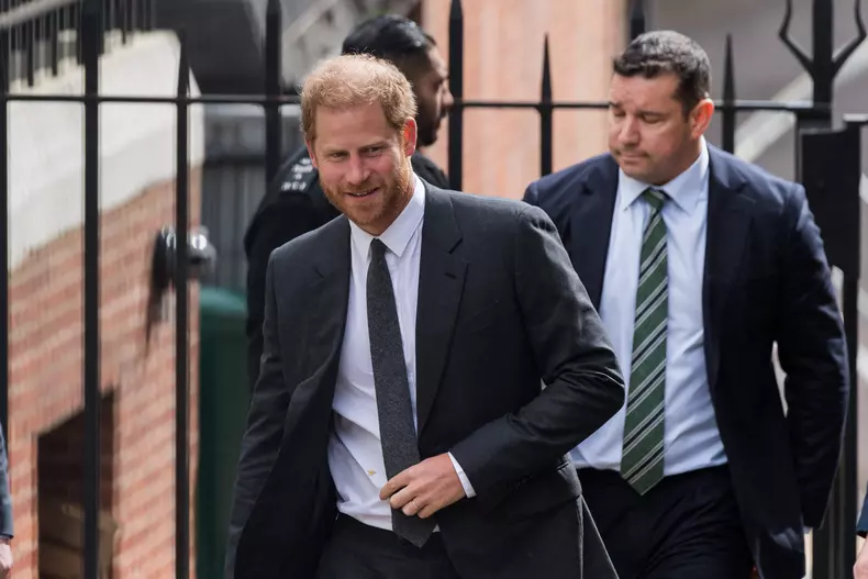 Prințul Harry va participa de unul singur la încoronarea regelui Charles. De ce va lipsi Meghan Markle