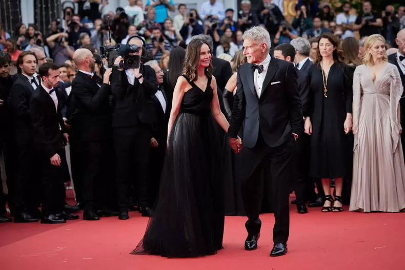 Calista Flockhart și Harrison Ford, spectaculoși pe covorul roșu de la Cannes 2023. Ce gafă au făcut organizatorii