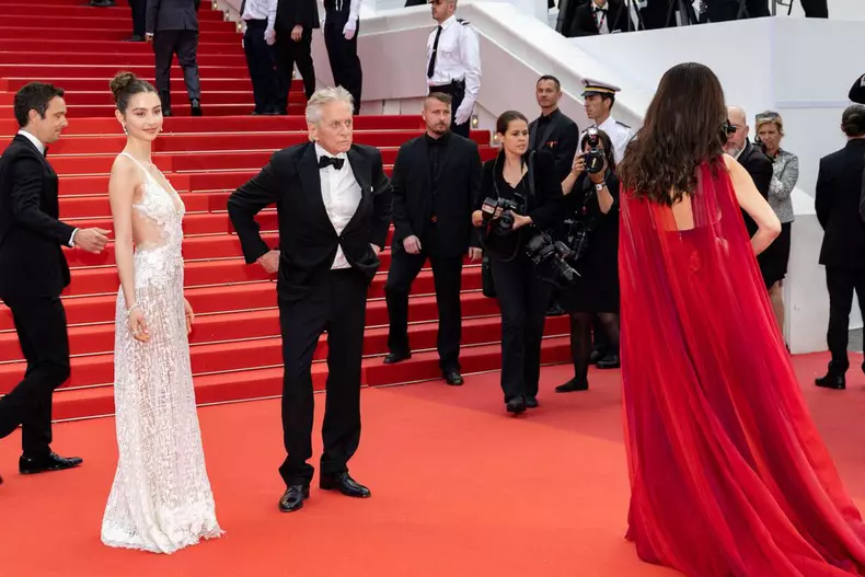 michael-douglas-catherine-zeta-jones-carys-douglas-5