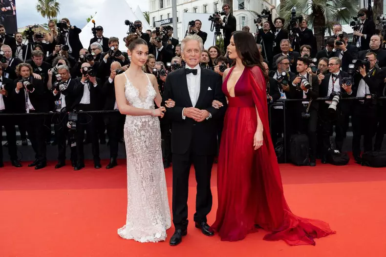 michael-douglas-catherine-zeta-jones-carys-douglas-7