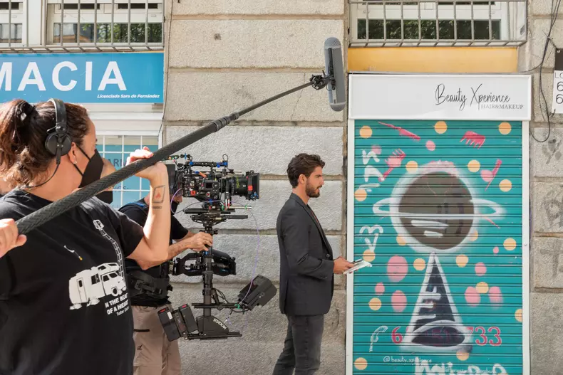 netflix-a-anuntat-cand-incepe-valeria-sezonul-3-6