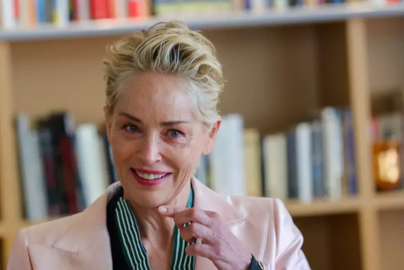Sharon Stone a pozat în costum de baie la 65 de ani. Cum arată acum actrița din „Instinct primar”