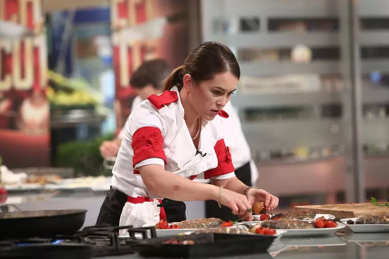 nina-hariton-a-castigat-chefi-la-cutite-2023-sezonul-11-1